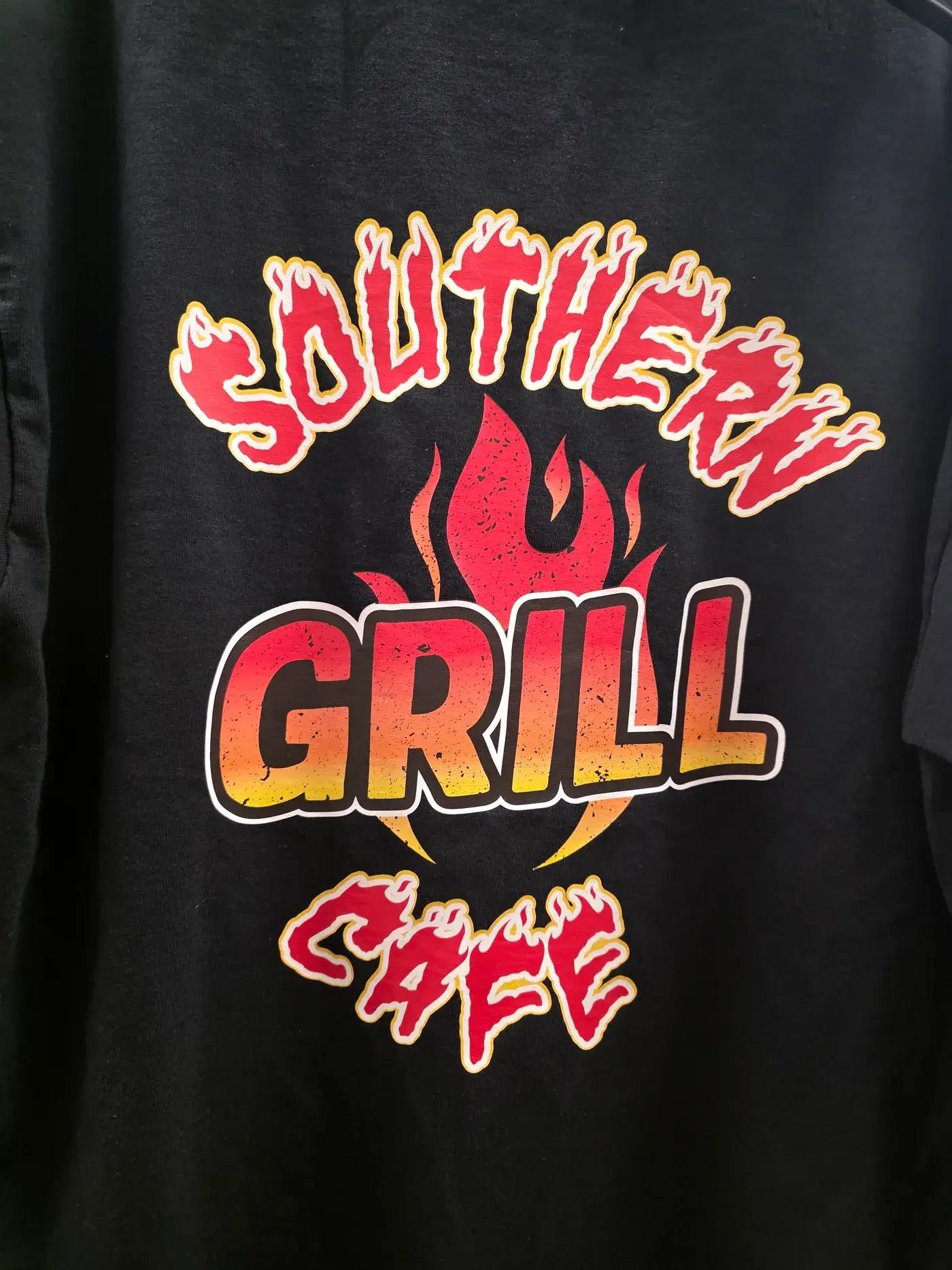 Playera personalizada para un restaurante de Phoenix, impresa por Eyeconic Prints